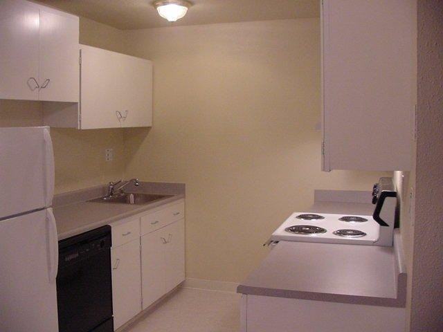 487 Thompson Ave #D - Photo 2 of 5