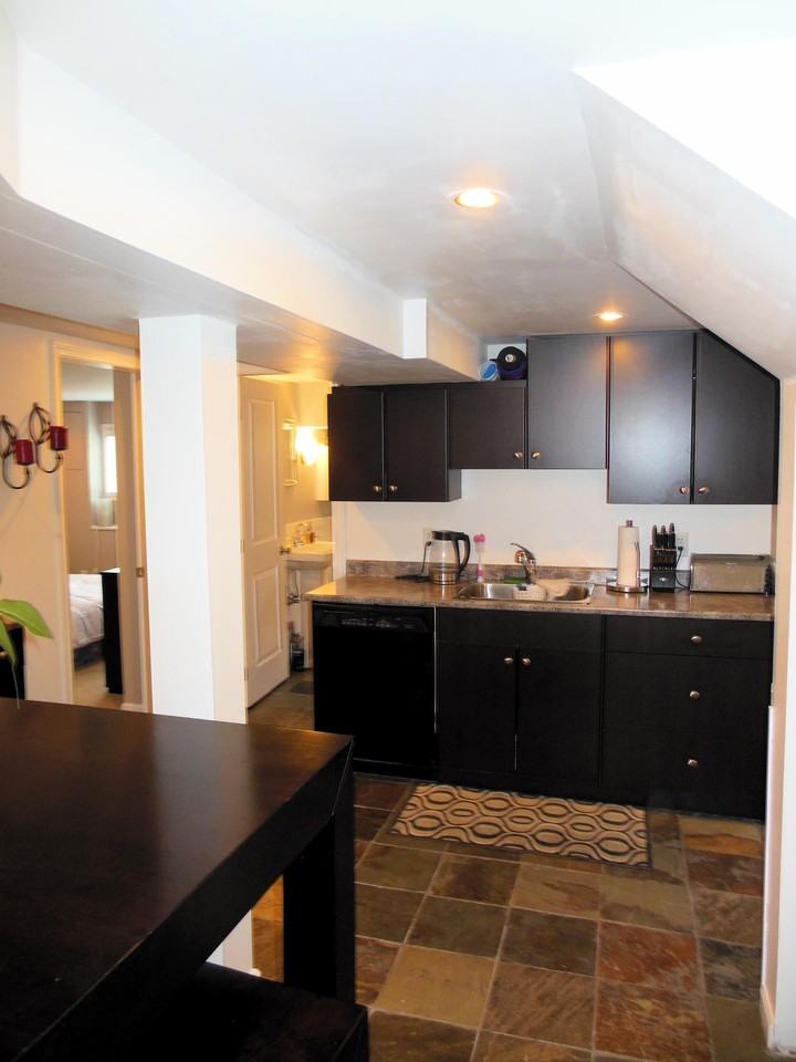 711 Richmond Ave B - Photo 3 of 14