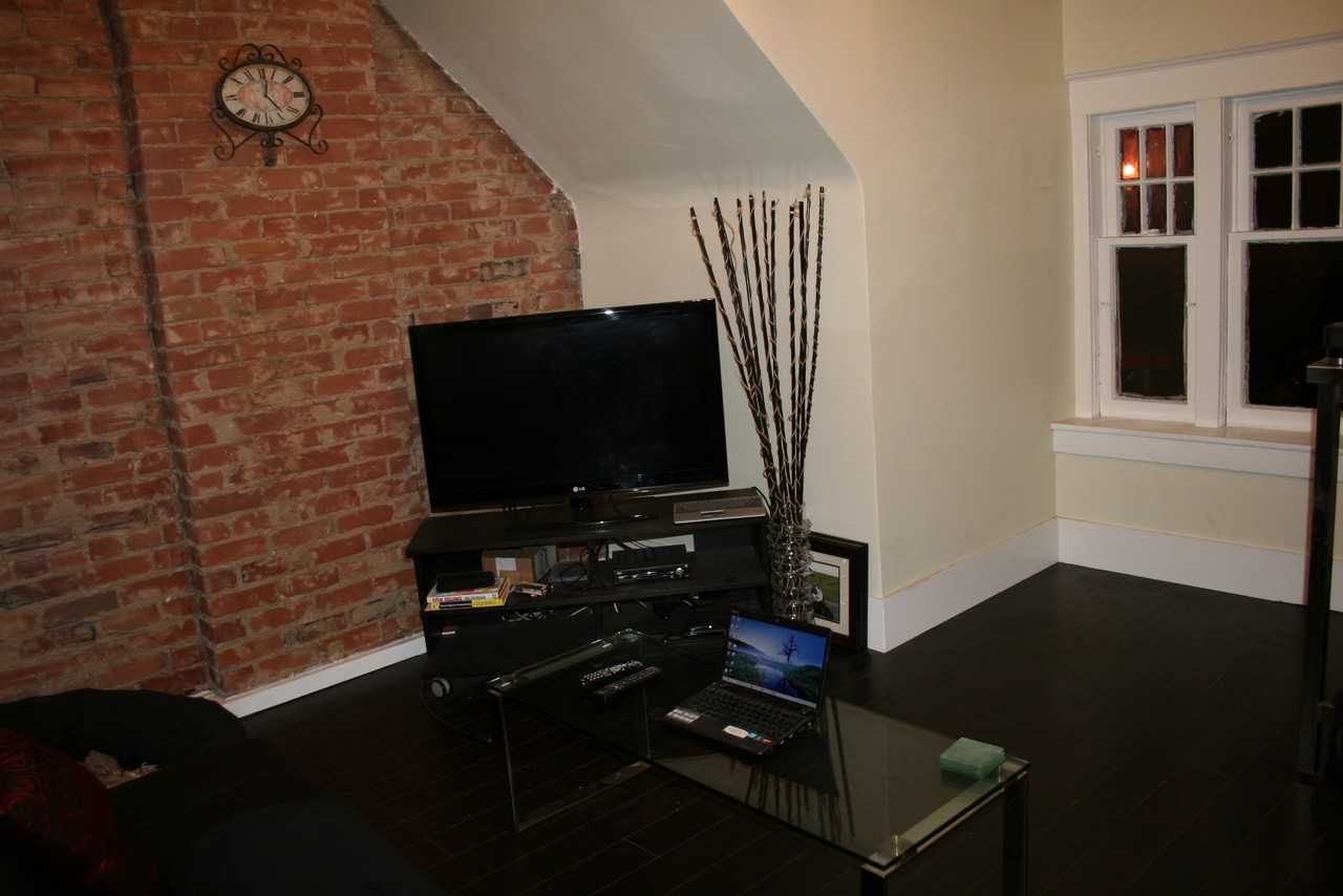 194 Carlton St #3 - Photo 3 of 9