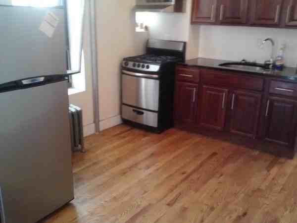 881 W 5th St 10 - Photo 2 of 8