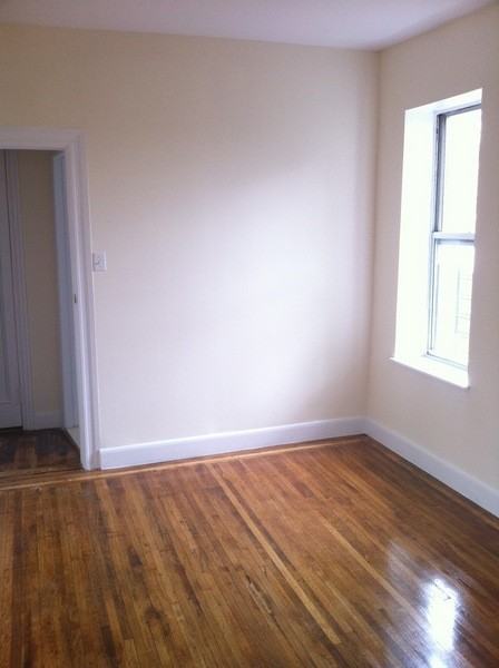 104 Bedford Park Ave - Photo 2 of 4