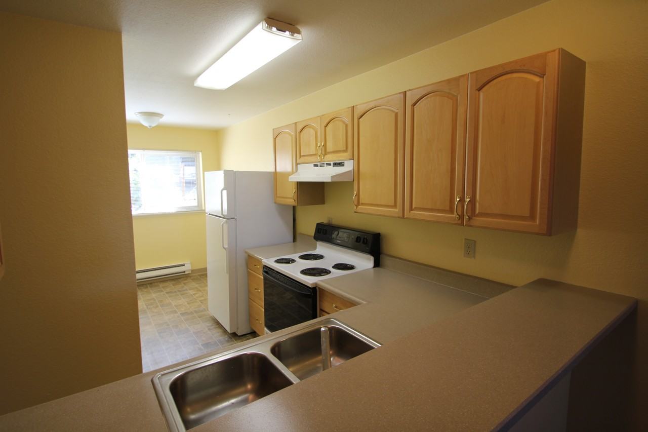 18105 142nd Ave NE - Photo 2 of 3