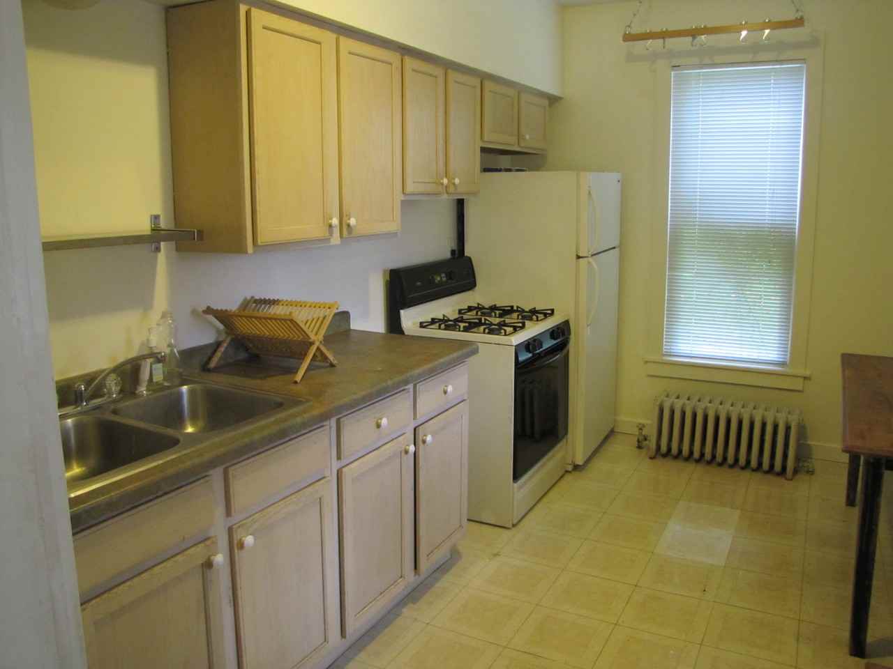 467 N Grove Ave 1R - Photo 3 of 4