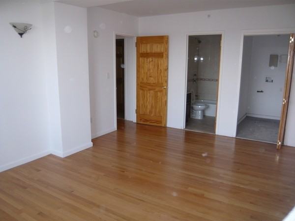 423 Ocean Pkwy - Photo 3 of 7