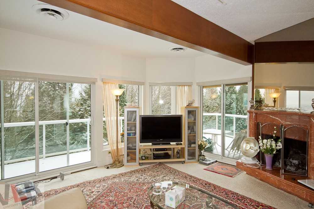 2320 Westhill Dr - Photo 3 of 14