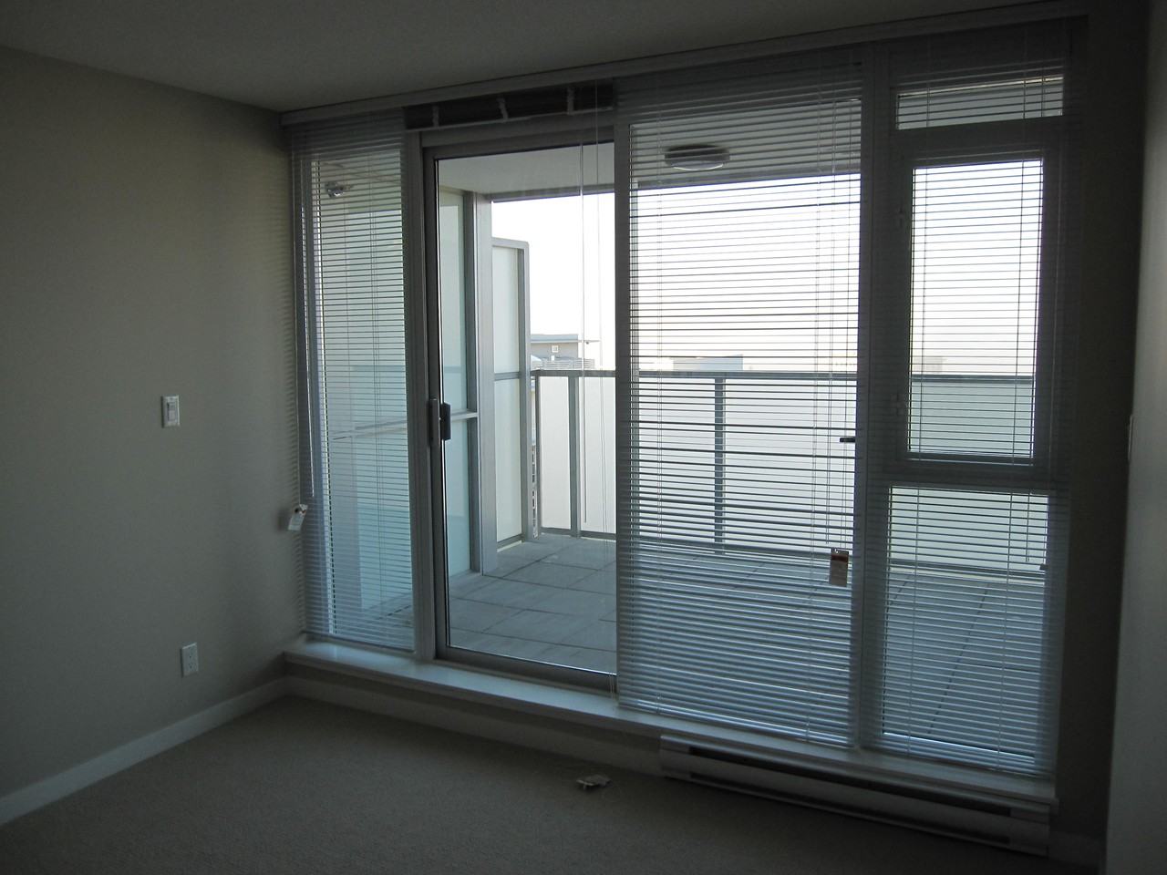 2770 Sophia St - Photo 7 of 14
