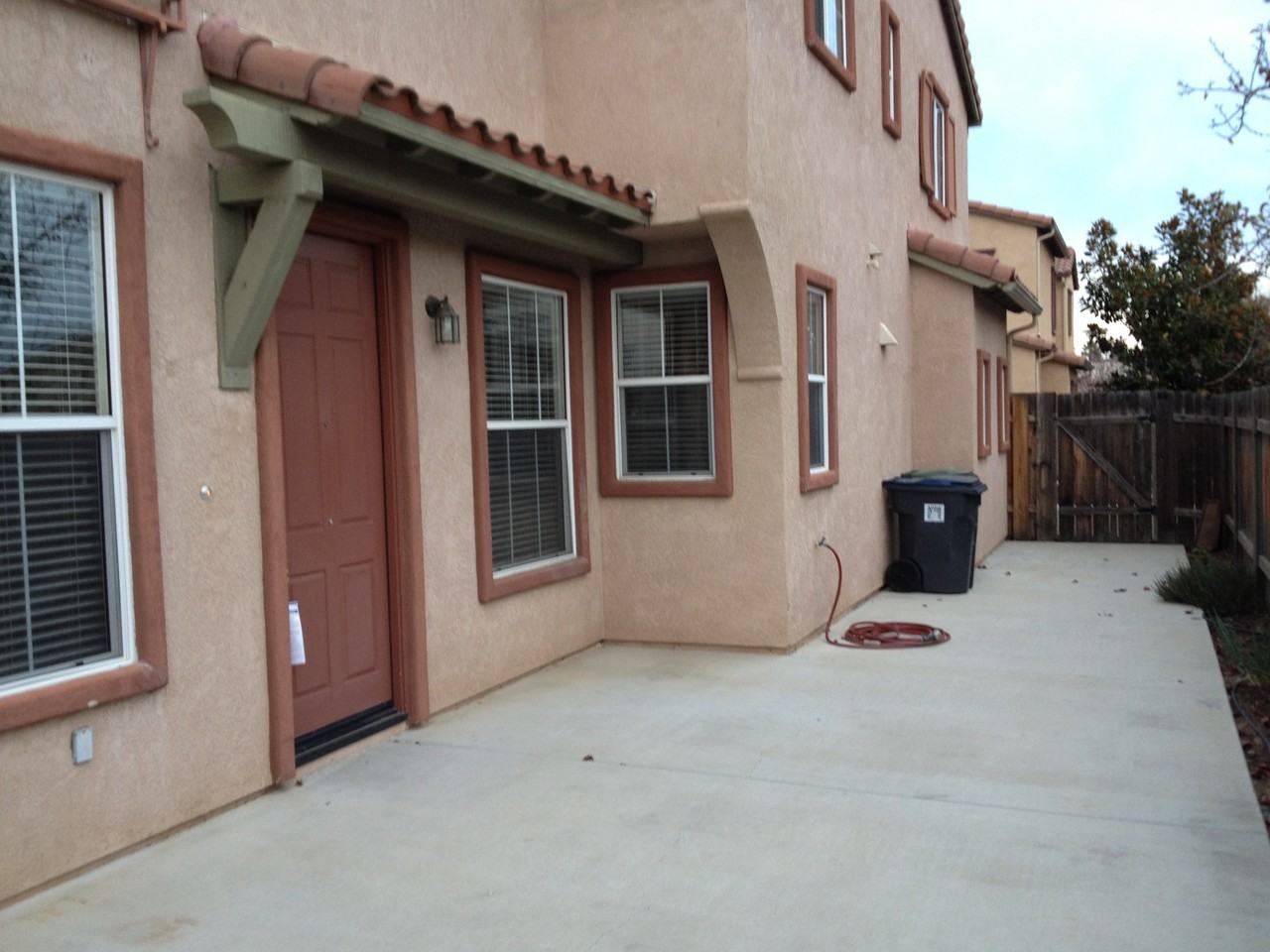 833 Tulip Ln - Photo 2 of 26