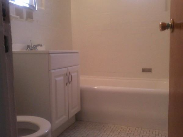 2436 E 3rd St 2FL - Photo 3 of 5