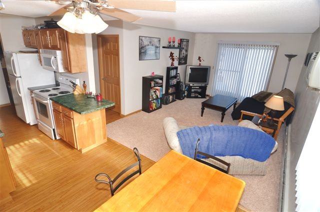 1412 E Gateway Cir - Photo 2 of 4