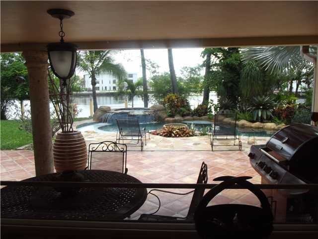 2439 NE 22nd Terrace - Photo 3 of 12