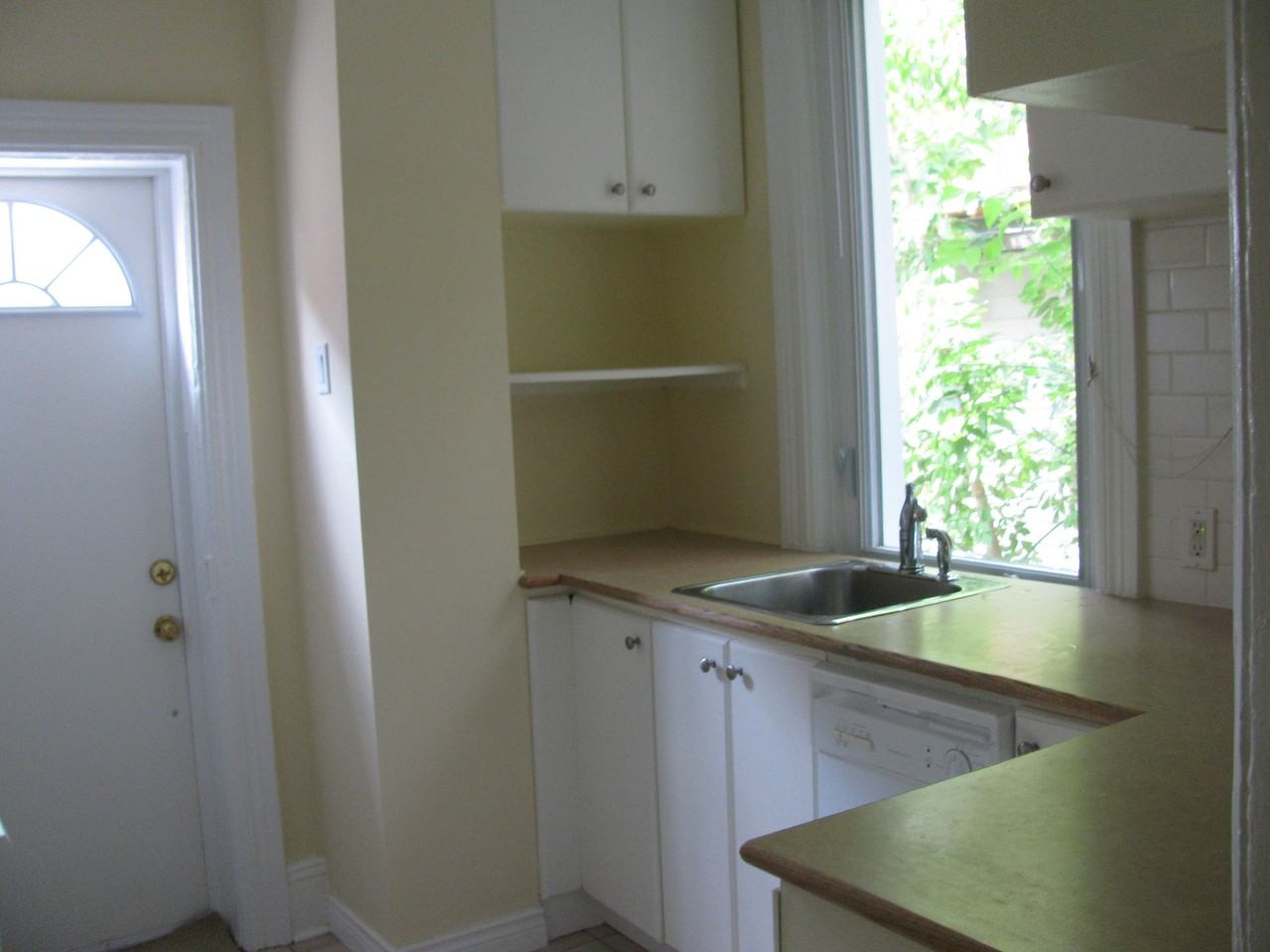 666 O'Connor St - Photo 3 of 8