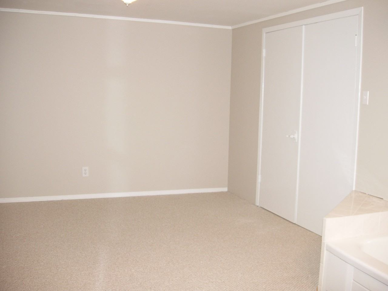 1203 Motherwell Rd NE - Photo 3 of 7