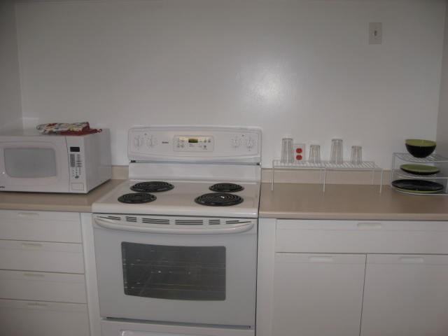 1806 Fairburn Dr LOWER - Photo 2 of 8