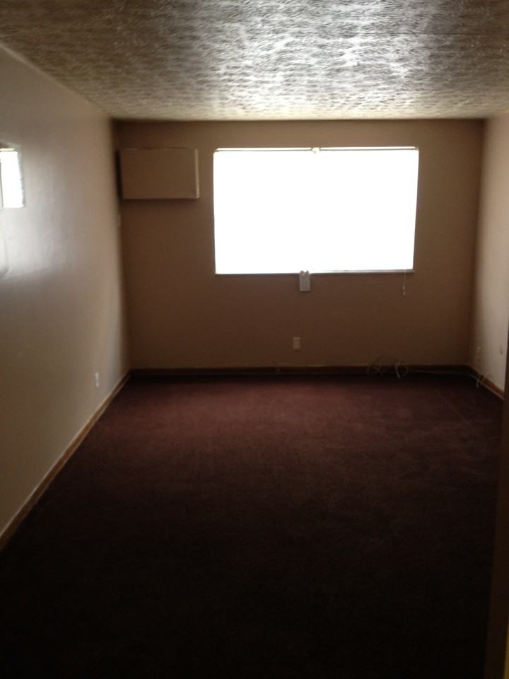 2211 Ridgeway Ave - Photo 2 of 9