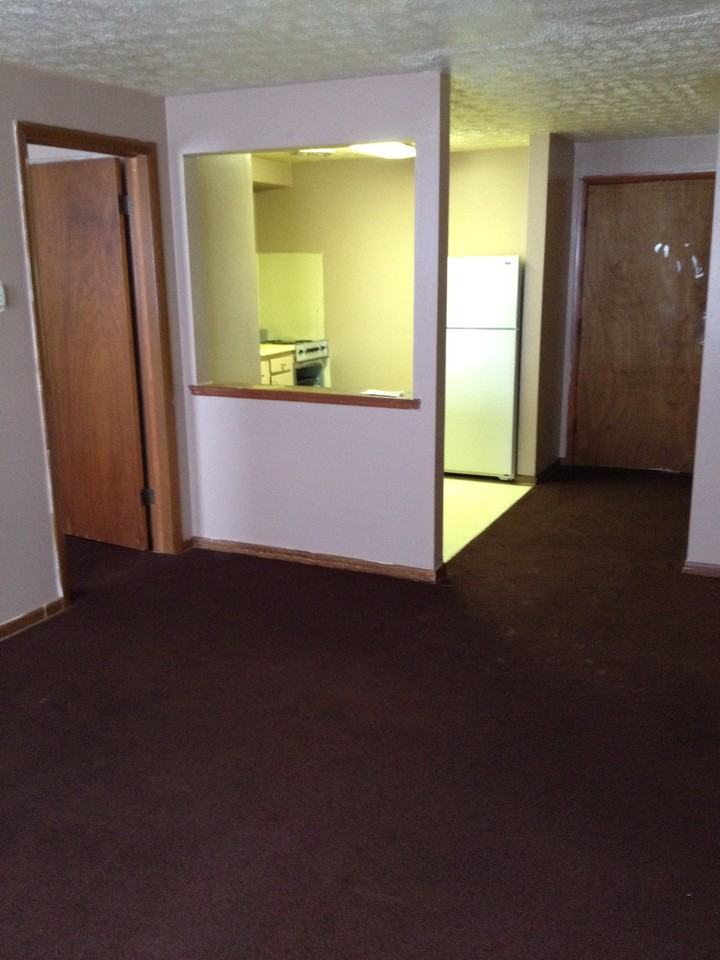 2211 Ridgeway Ave - Photo 3 of 9