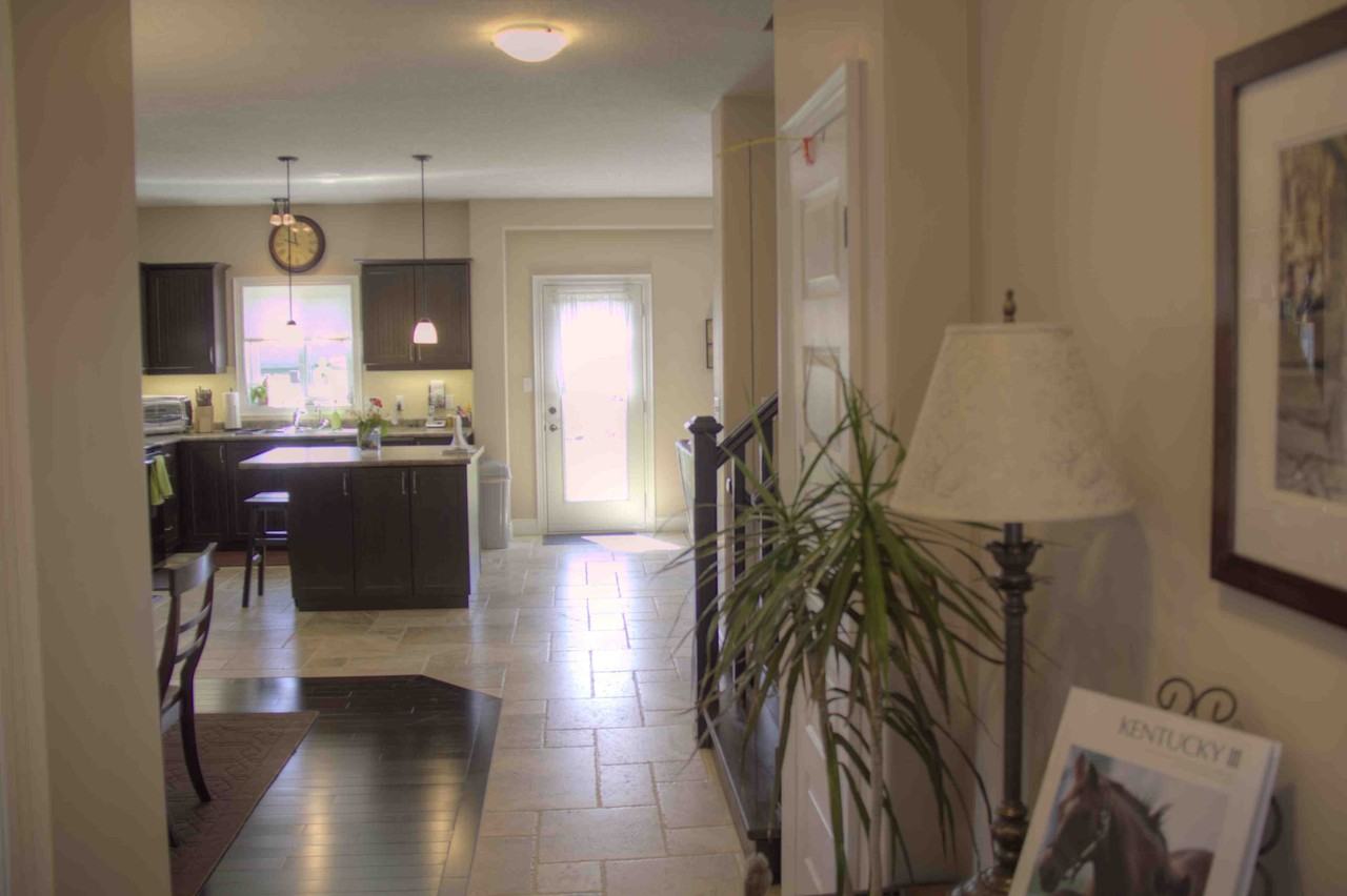 866 Springbank Ave - Photo 2 of 16
