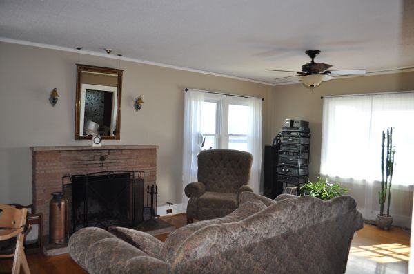 9685 NW Roseway Ave - Photo 3 of 8