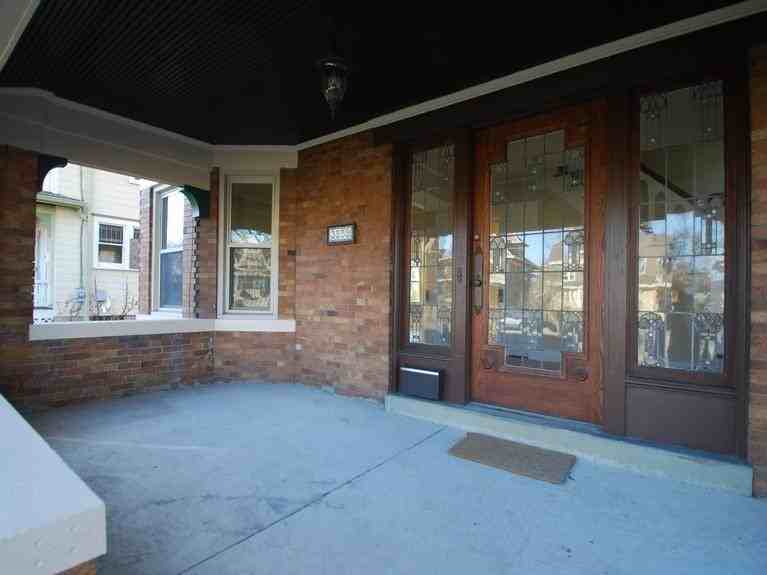 3959 Dickson Ave - Photo 2 of 15