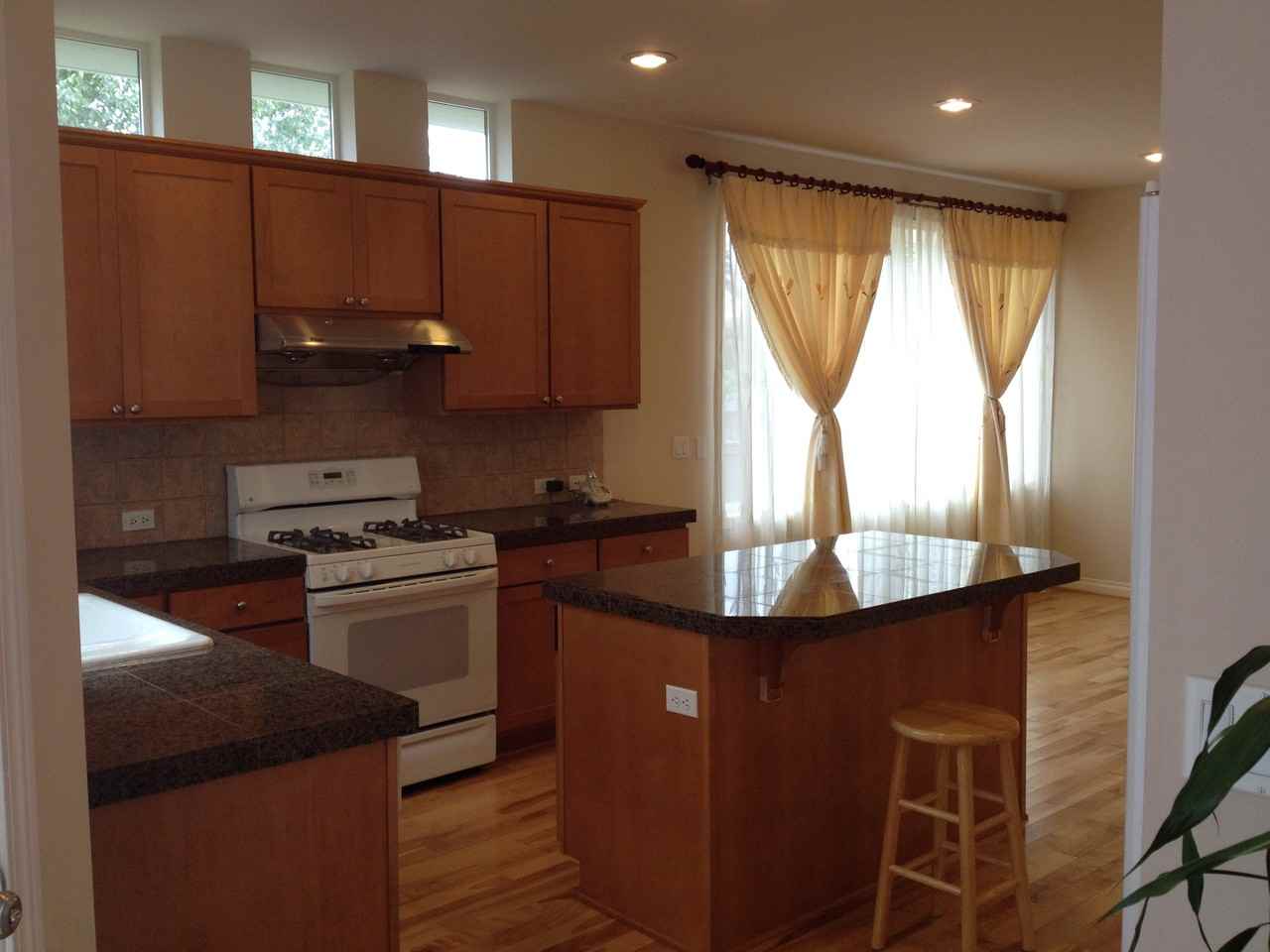 9802 190th Ave NE - Photo 3 of 7