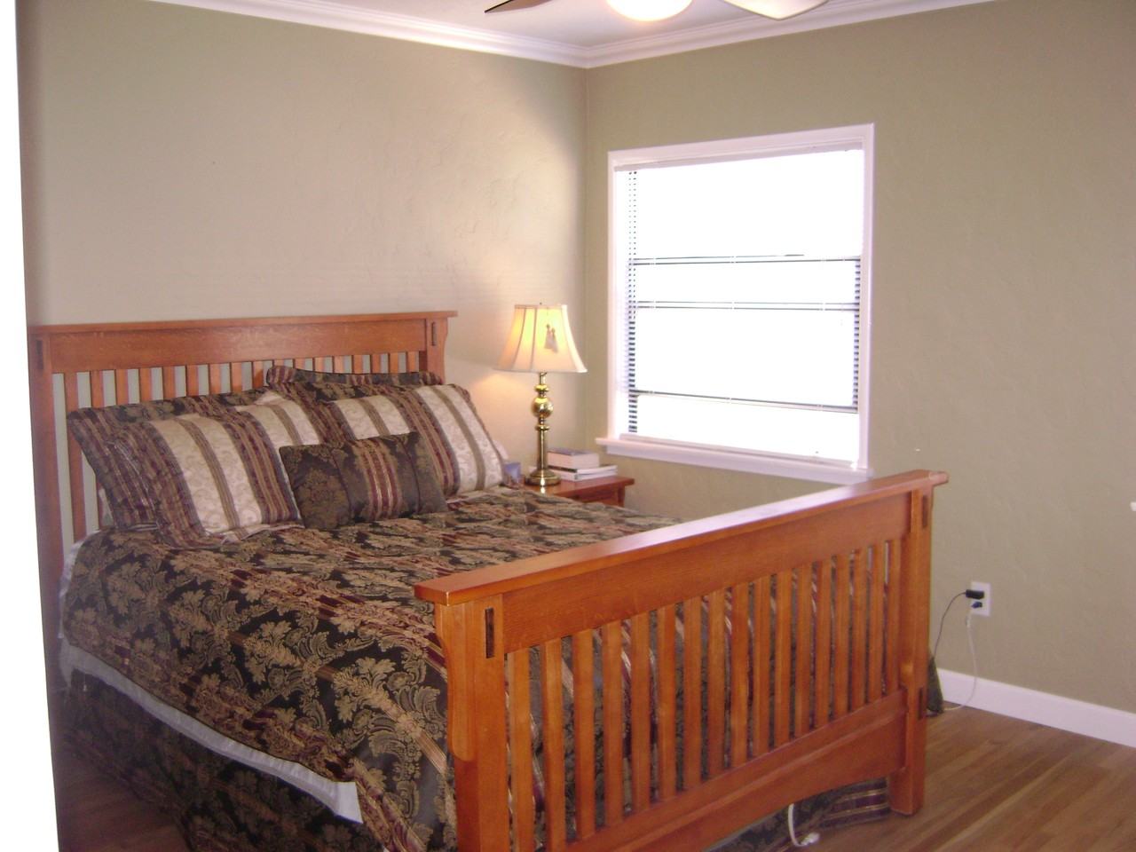 4649 Kensington Dr - Photo 2 of 7