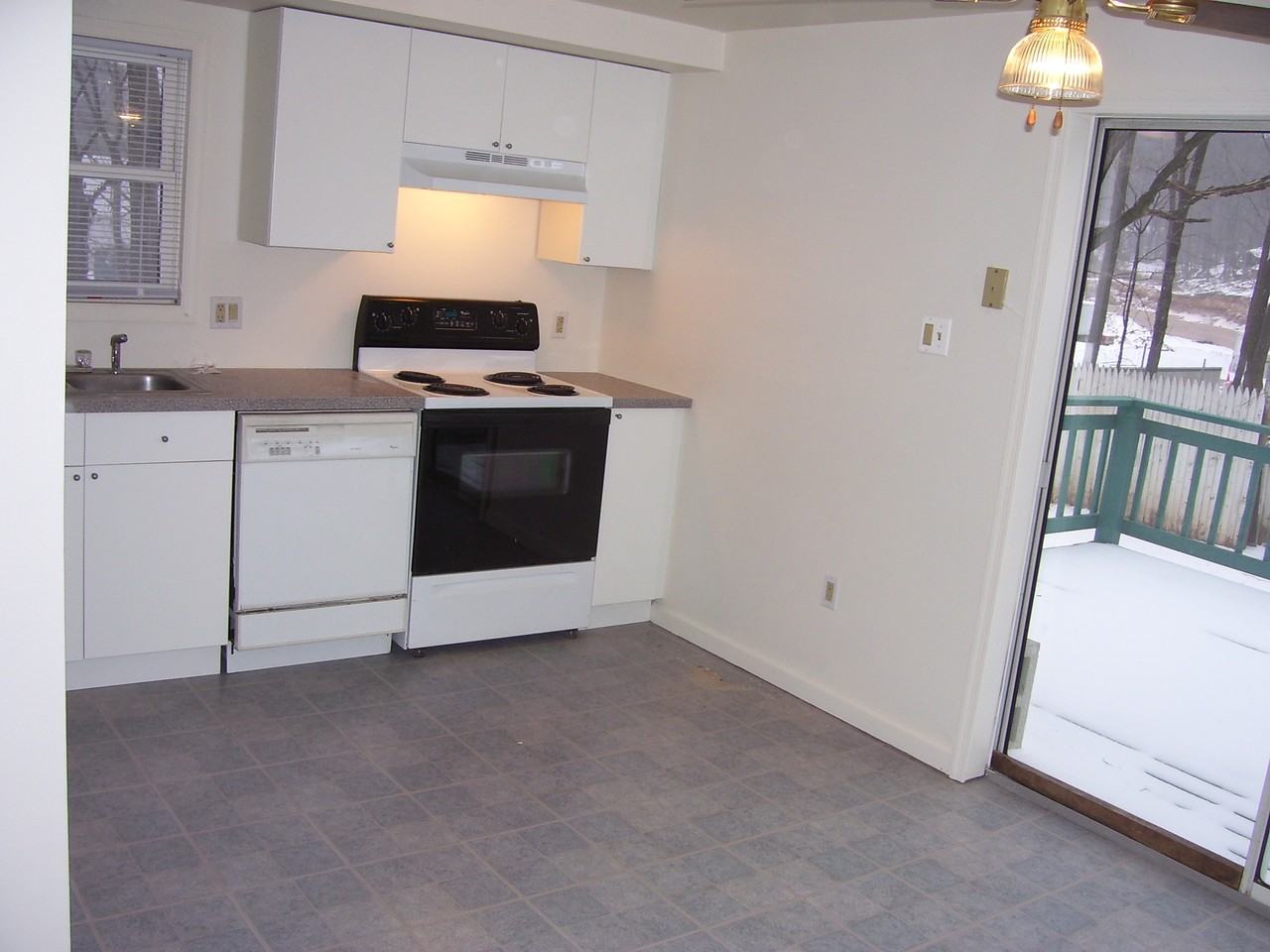 50 Russell St - Photo 3 of 6