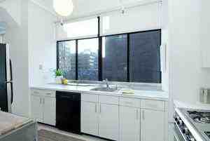 295 King St - Photo 3 of 4