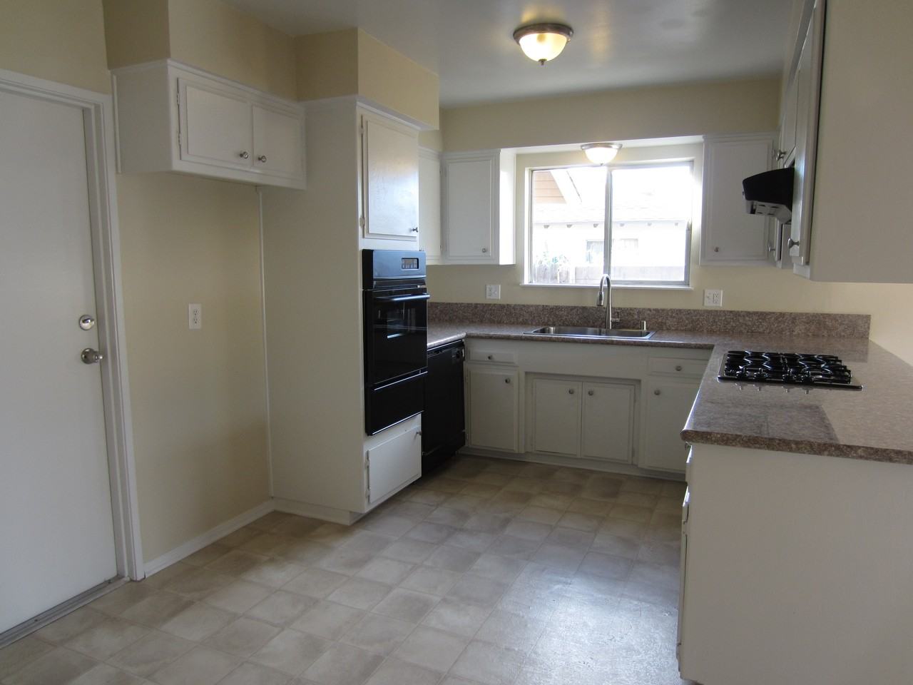 26126 Orchid Dr - Photo 3 of 9