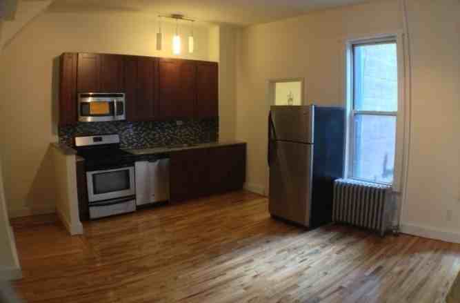 613 Van Buren St - Photo 2 of 7