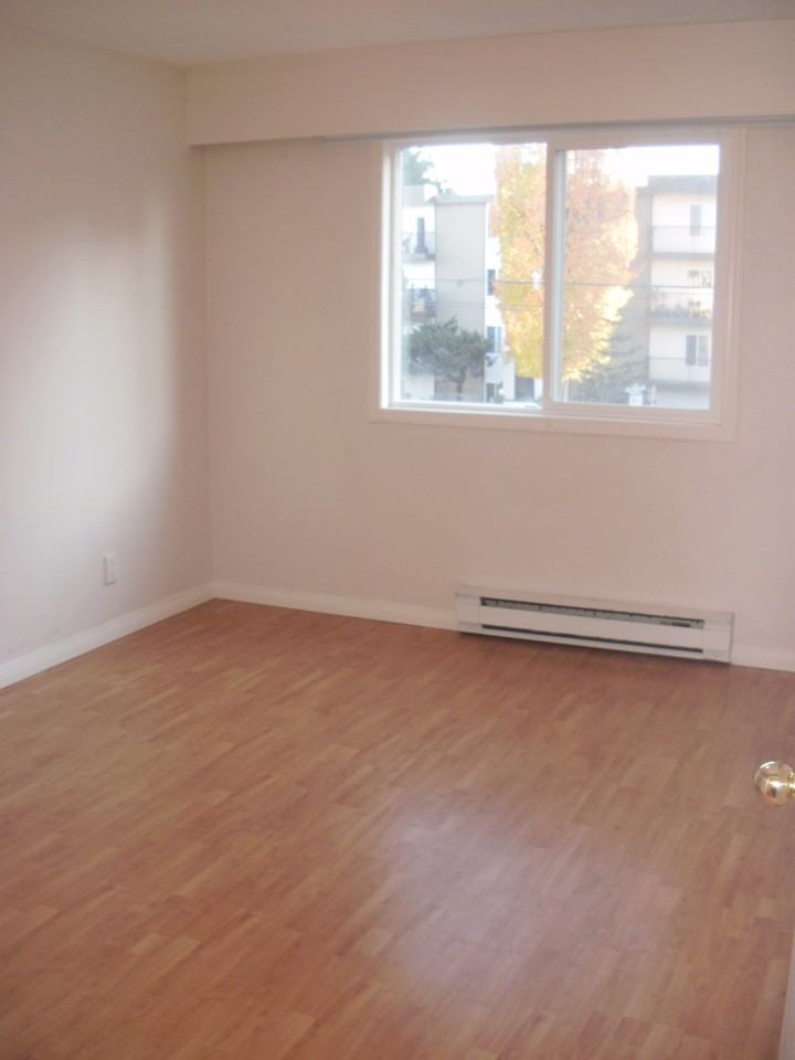614 Esquimalt Rd - Photo 2 of 5