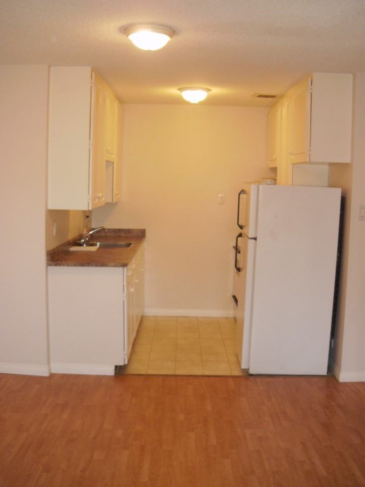 614 Esquimalt Rd - Photo 3 of 5