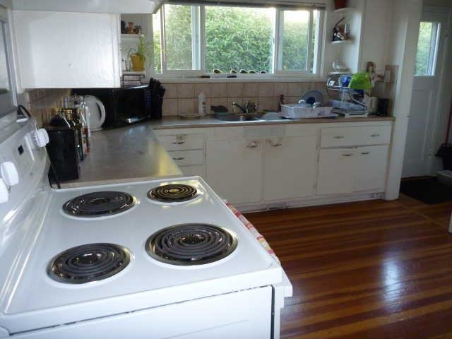 1921 Ashgrove St 1 - Photo 2 of 4