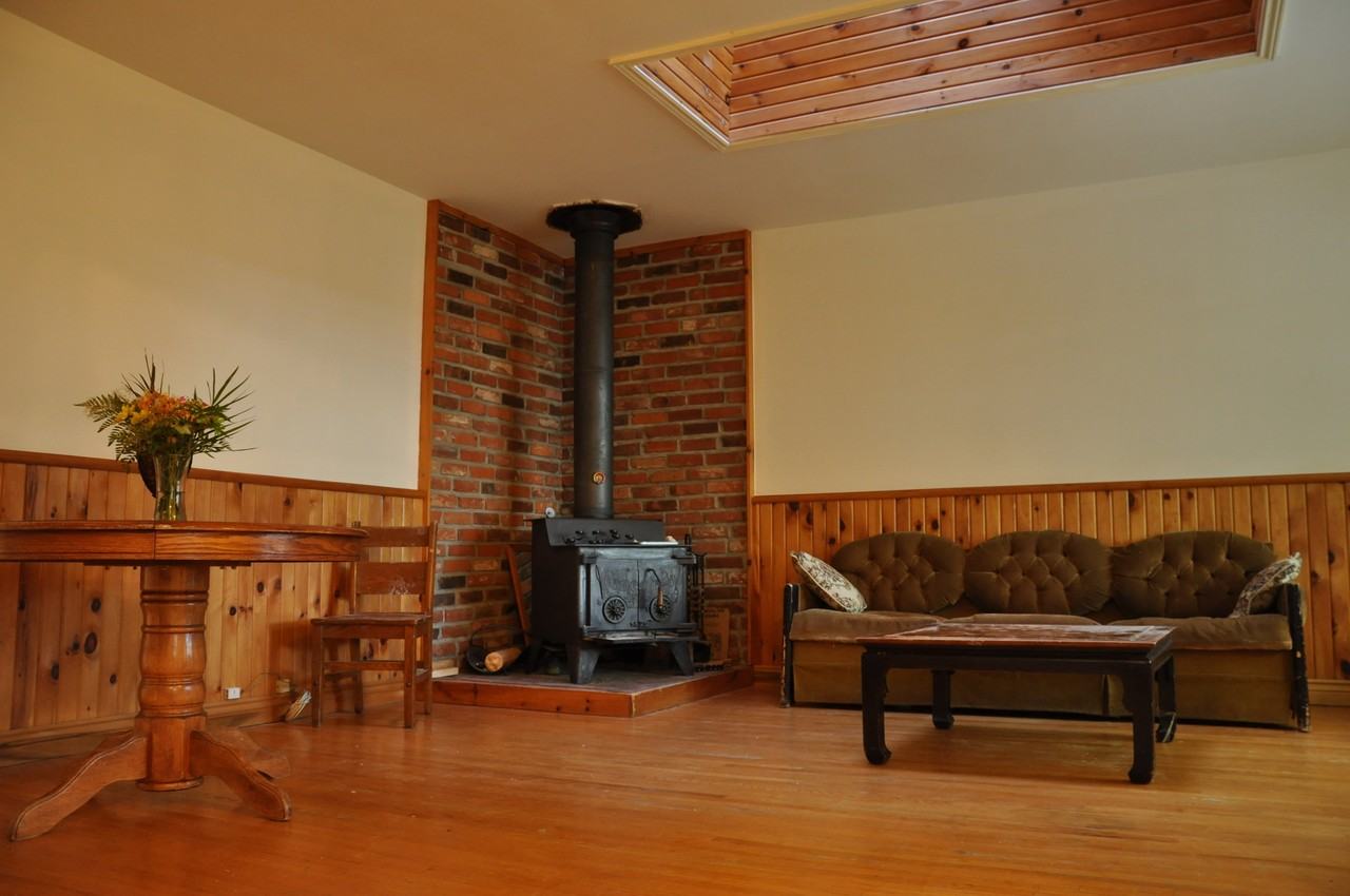 6 Thorncroft Crescent - Photo 3 of 8