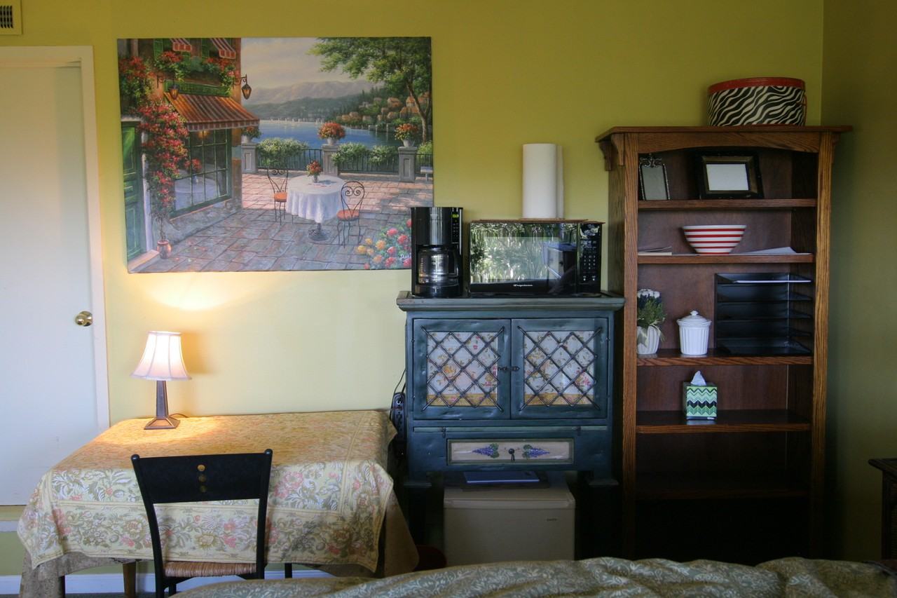 1727 Valley View Ave - Photo 3 of 8