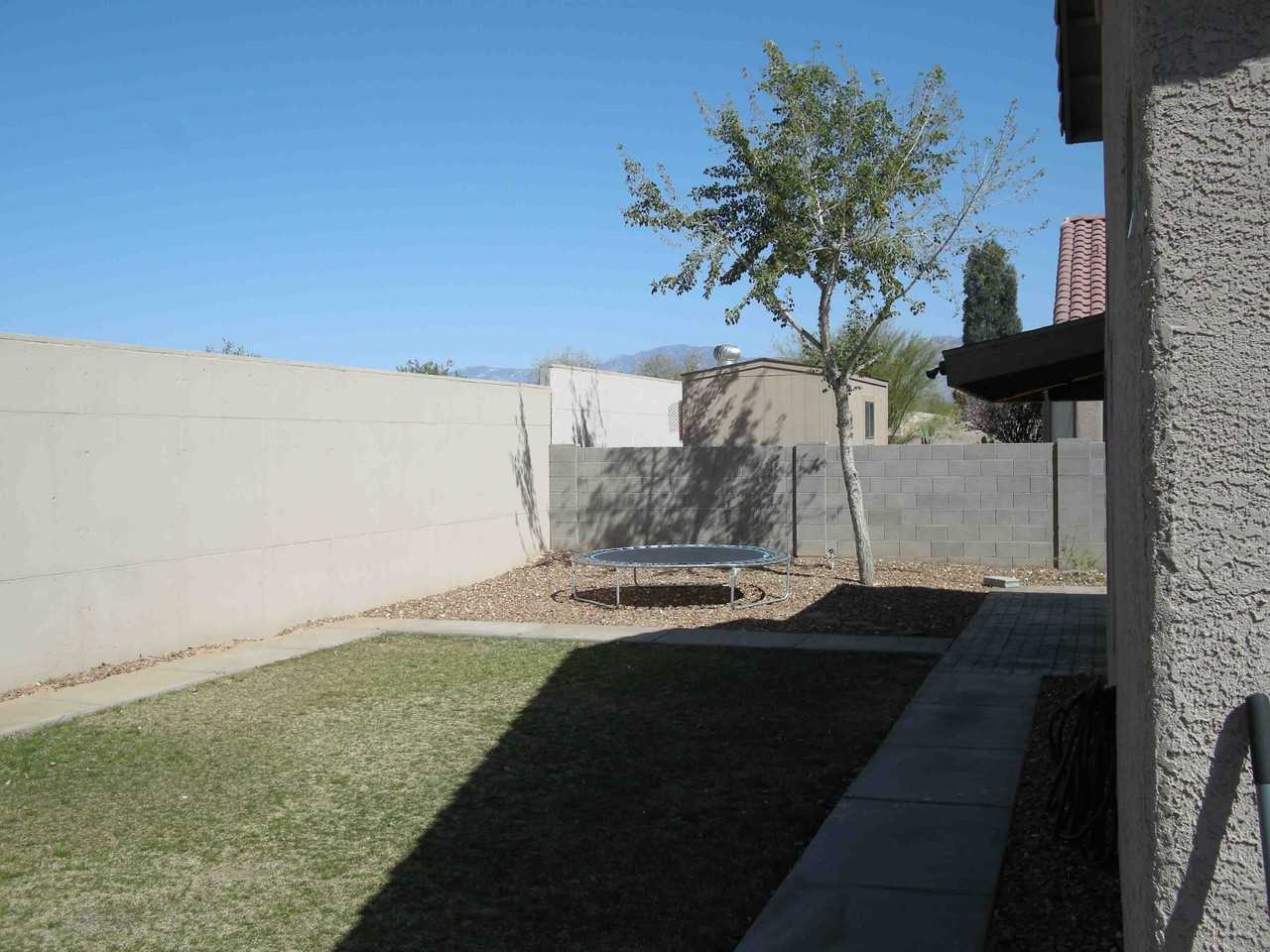 5682 W Cactus Garden Dr - Photo 2 of 11