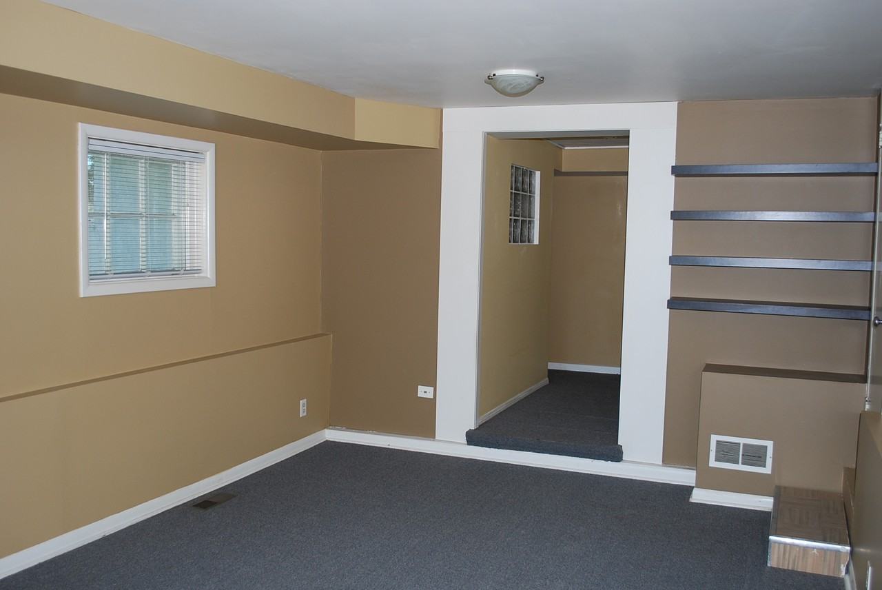 929 Drury Ave NE 929 - Photo 2 of 3