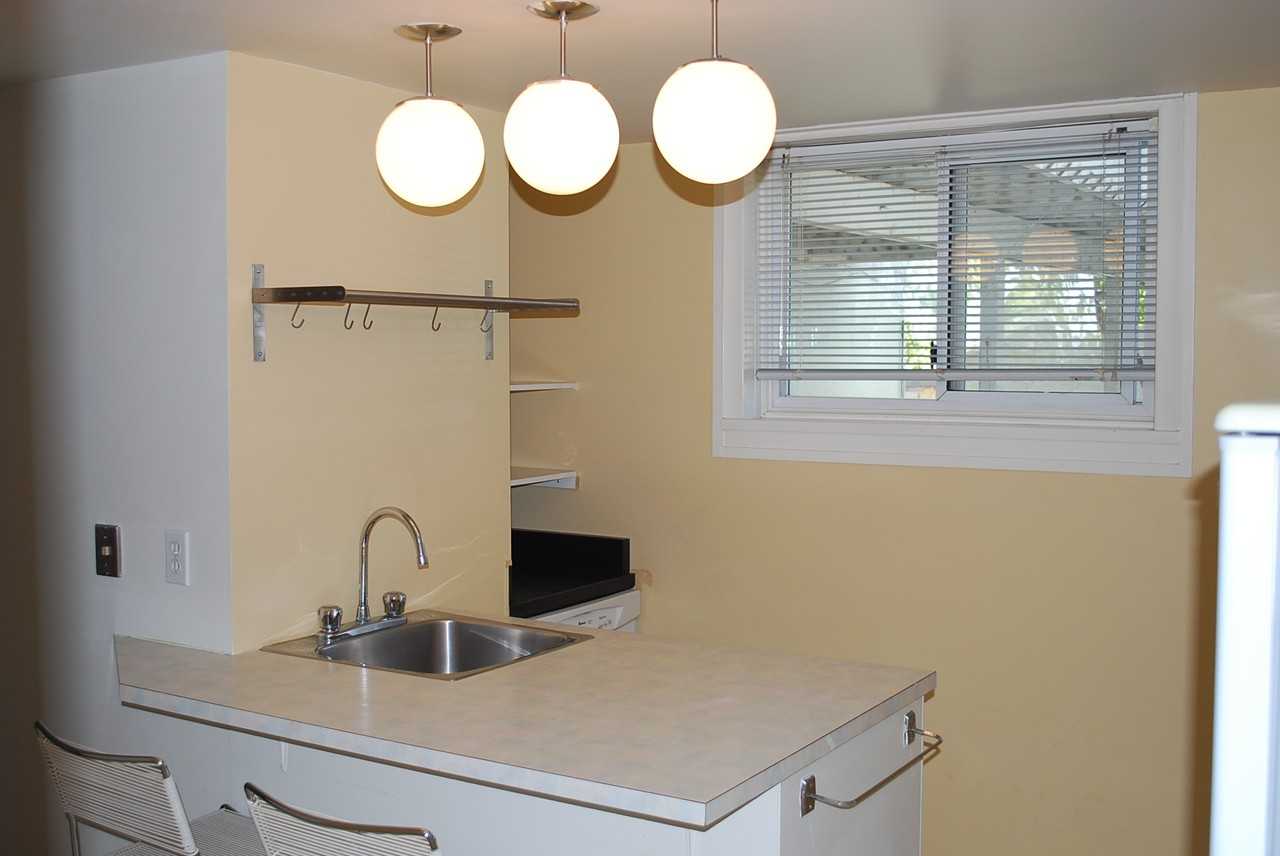 929 Drury Ave NE 929 - Photo 3 of 3