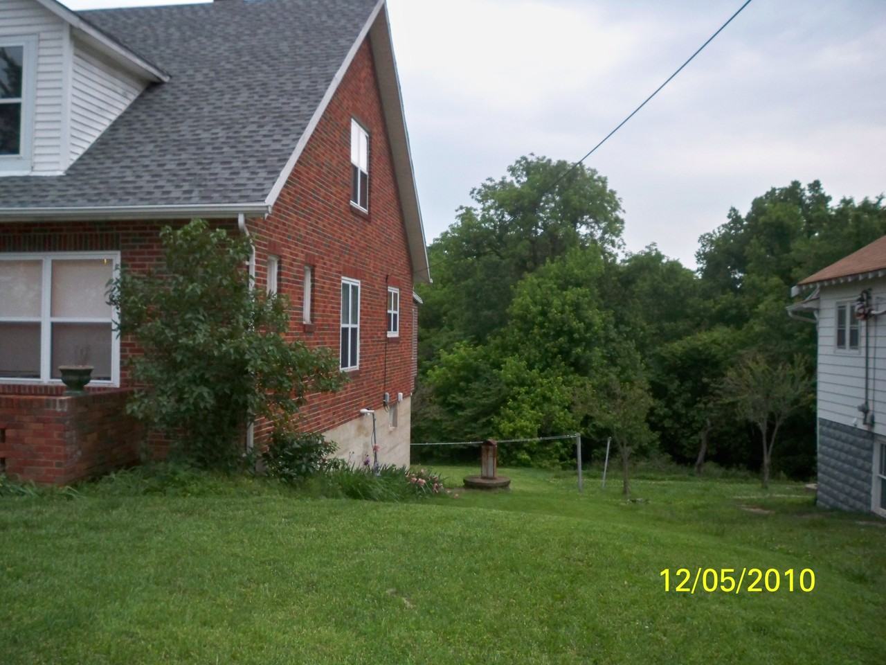 901 Miller St - Photo 2 of 5