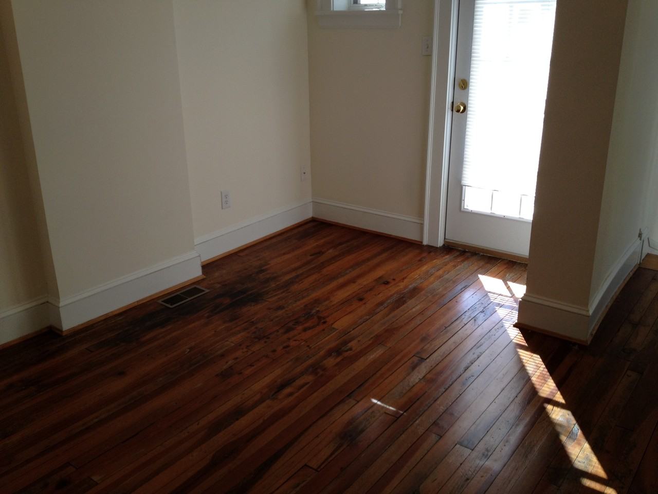 1752 W Leigh St - Photo 3 of 5
