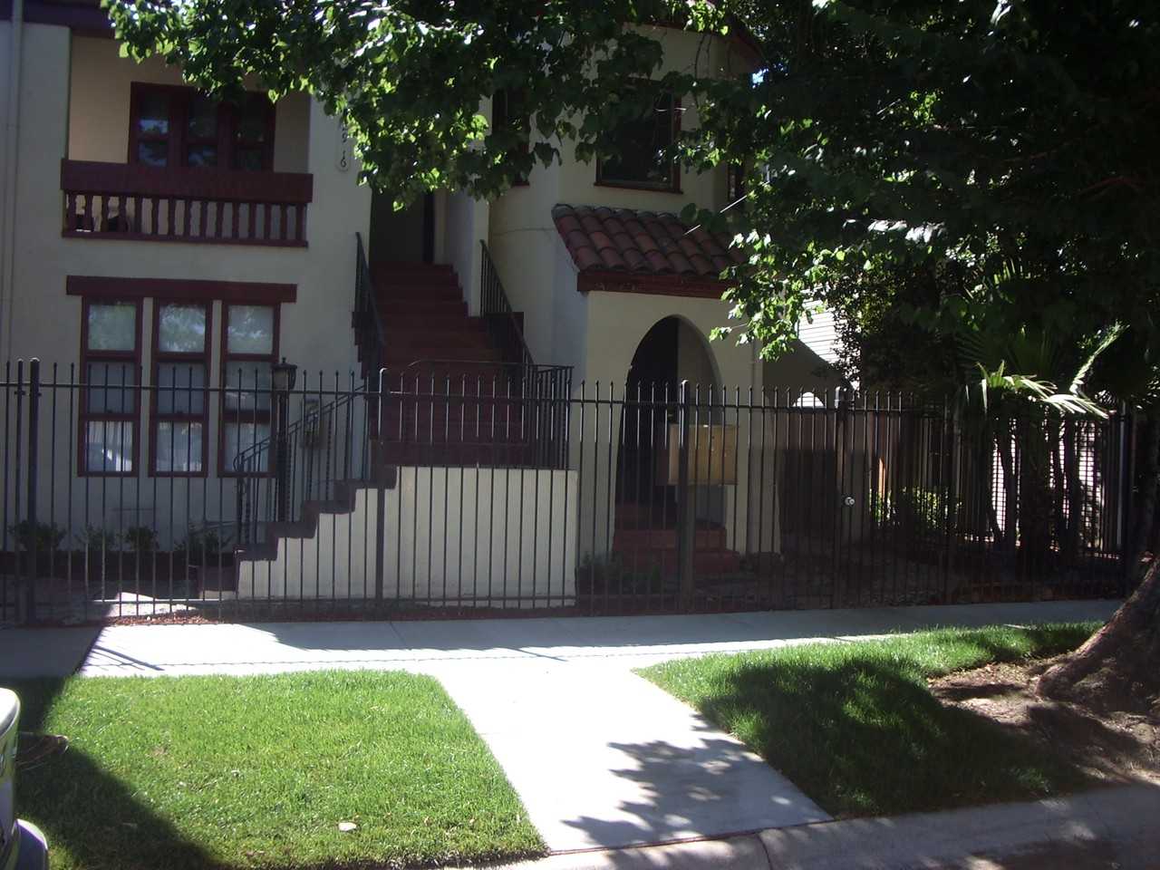 2916 36th St #B - Photo 2 of 5