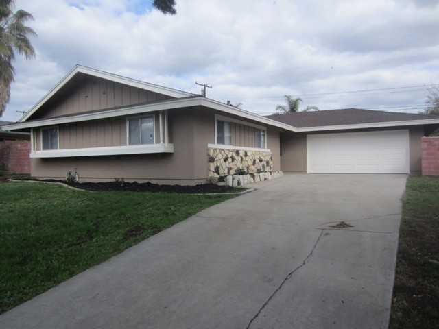 6093 Hudson Ave - Photo 3 of 11