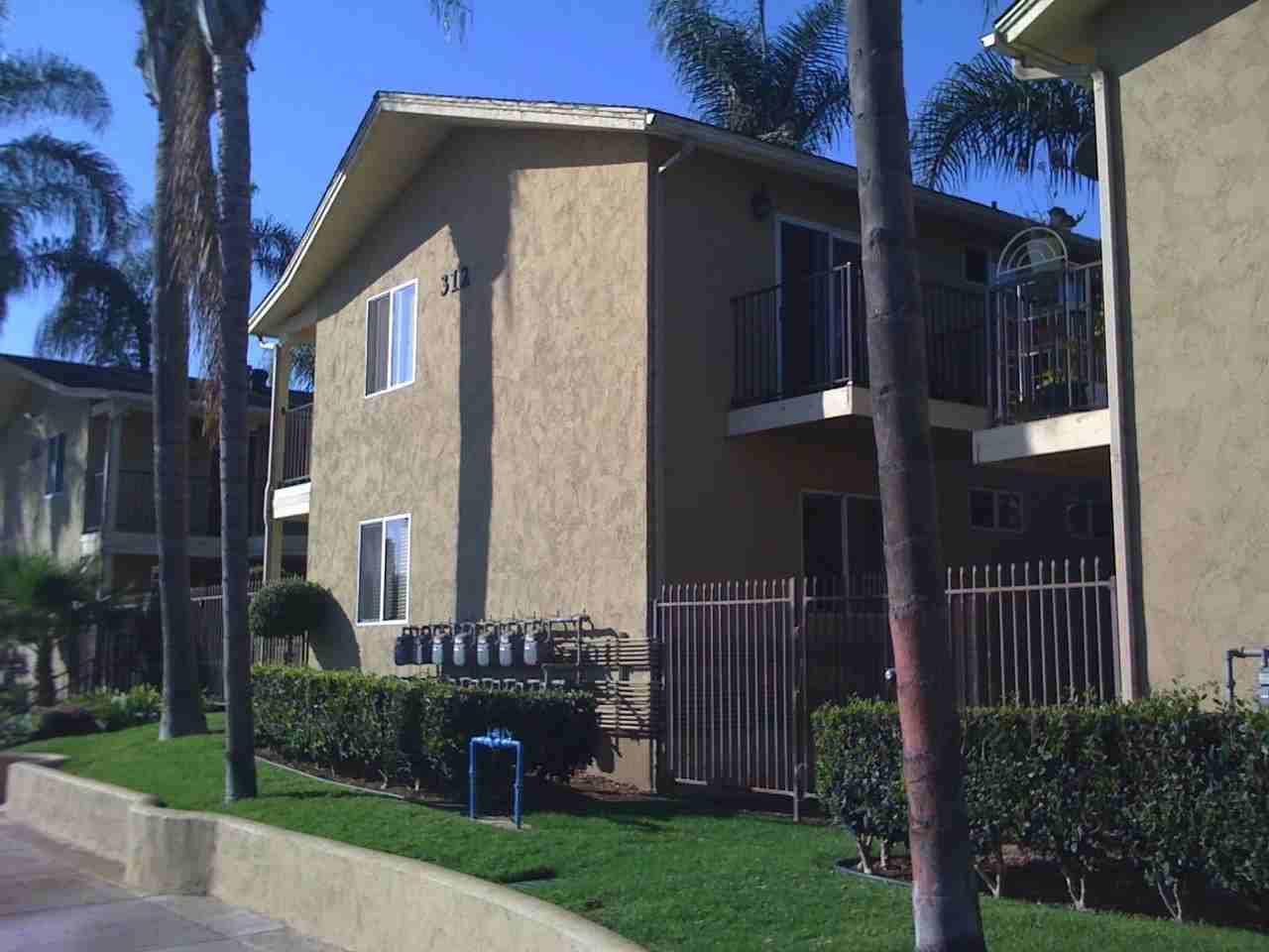 304 J Avenue - Photo 6 of 10