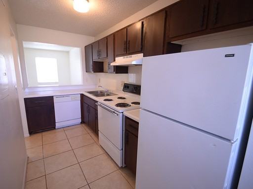 736 E 1st St #D - Photo 3 of 7