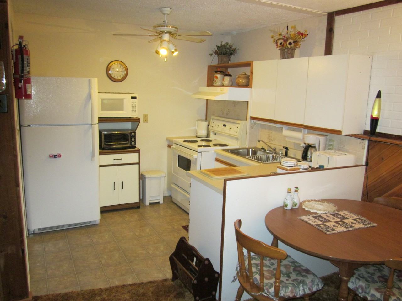 1597 Beatty St - Photo 3 of 6