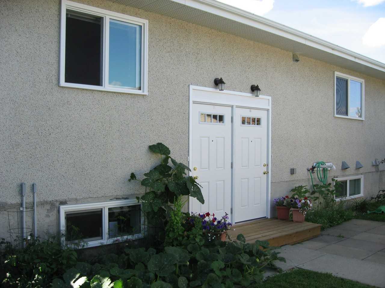 2407 80 St NW - Photo 2 of 8