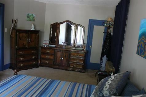 913 10 St E - Photo 3 of 15