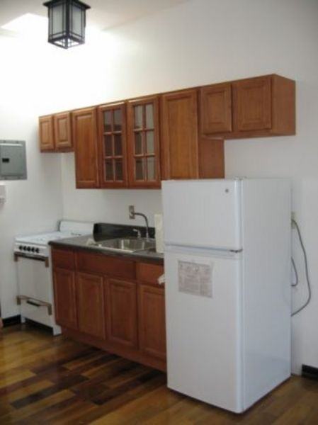 200 Manhattan Ave - Photo 2 of 3