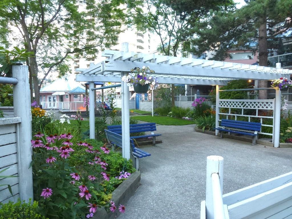 1050 Quayside Dr - Photo 2 of 7