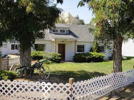 1075 Cottonwood St - Photo 2 of 4