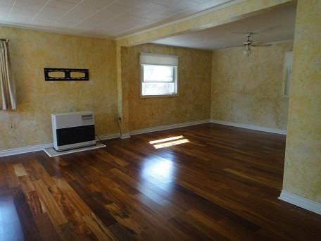 1075 Cottonwood St - Photo 3 of 4