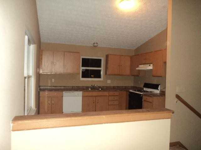 3152 Framingham Cir #1 - Photo 3 of 8